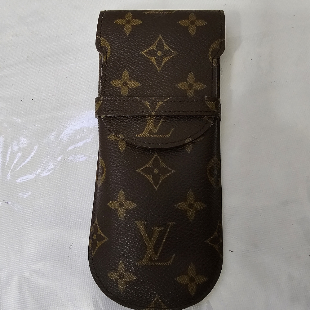 #0010 Louis Vuitton eyeglasses holder